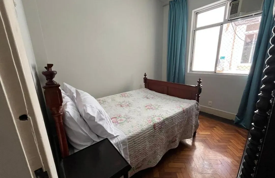 Apto Clássico, 2 quadras da Praia, Copacabana Palace e Metrô - Ar Condicionado - Muito bem Equipado-1