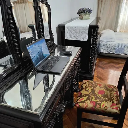 Apto Clássico, 2 quadras da Praia, Copacabana Palace e Metrô - Ar Condicionado - Muito bem Equipado-3